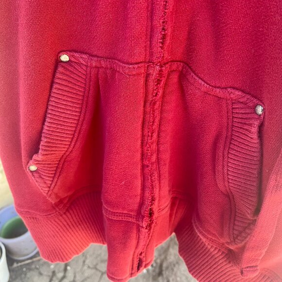 Women's Red Caslon Sweatshirt Size Medium - Picture 5 of 10